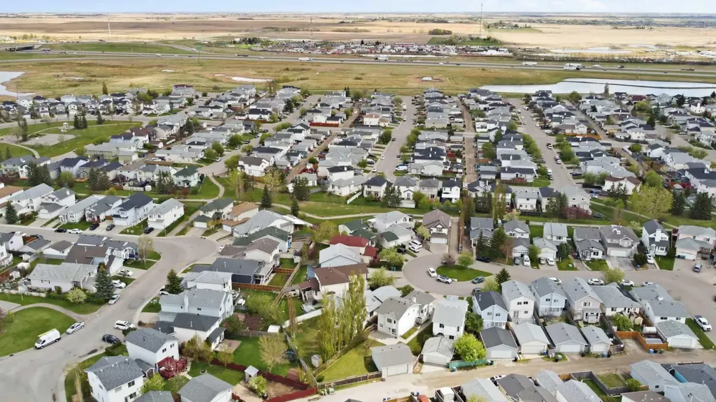 285 Fresno Place NE Calgary AB T1Y 6Y3