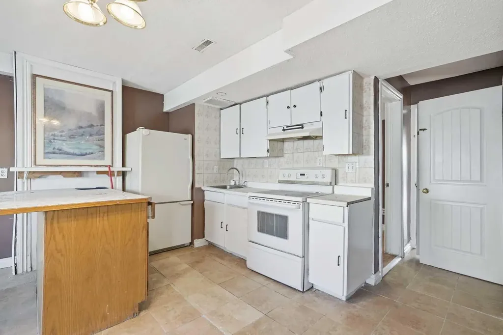 285 Fresno Place NE Calgary AB T1Y 6Y3