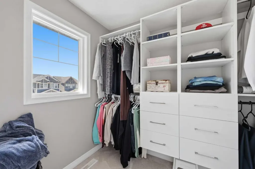58 Kingfisher Crescent SE Airdrie AB T4A 0X5