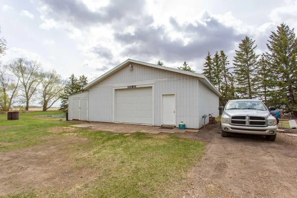42377 Range Road 151 Rural Flagstaff County AB T0B 1N0