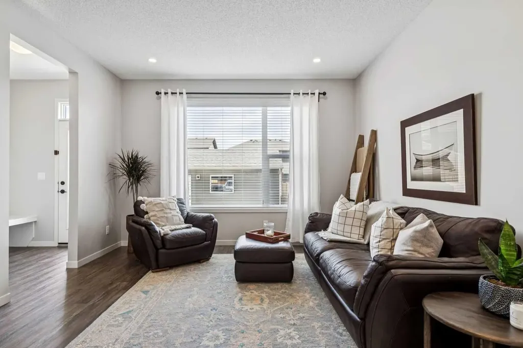 43 Willow Crescent Okotoks AB T1S 5S1