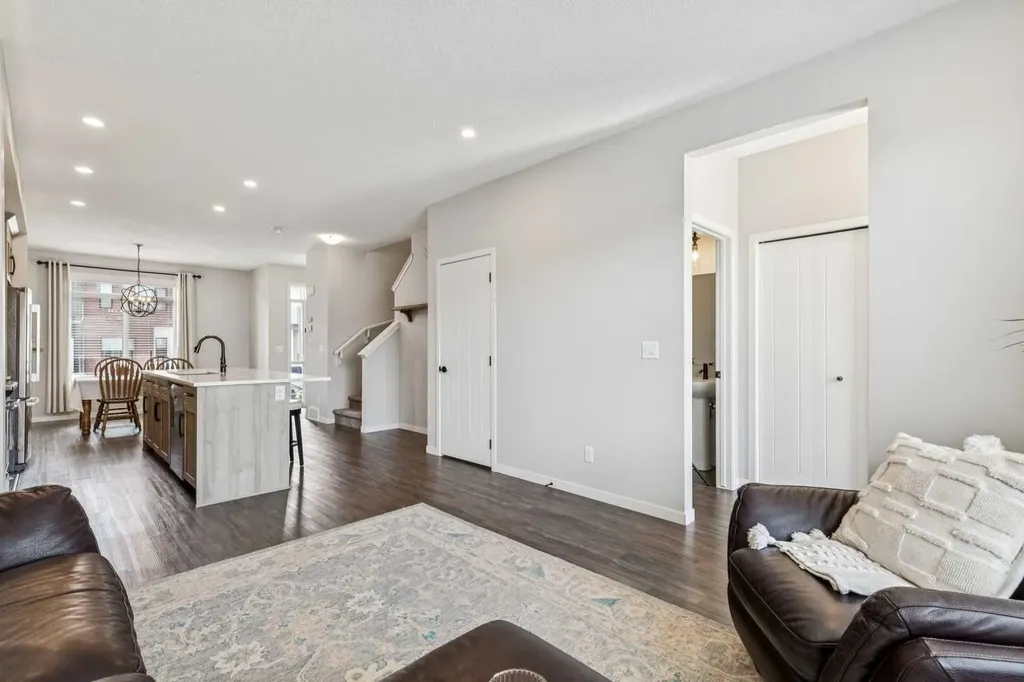 43 Willow Crescent Okotoks AB T1S 5S1
