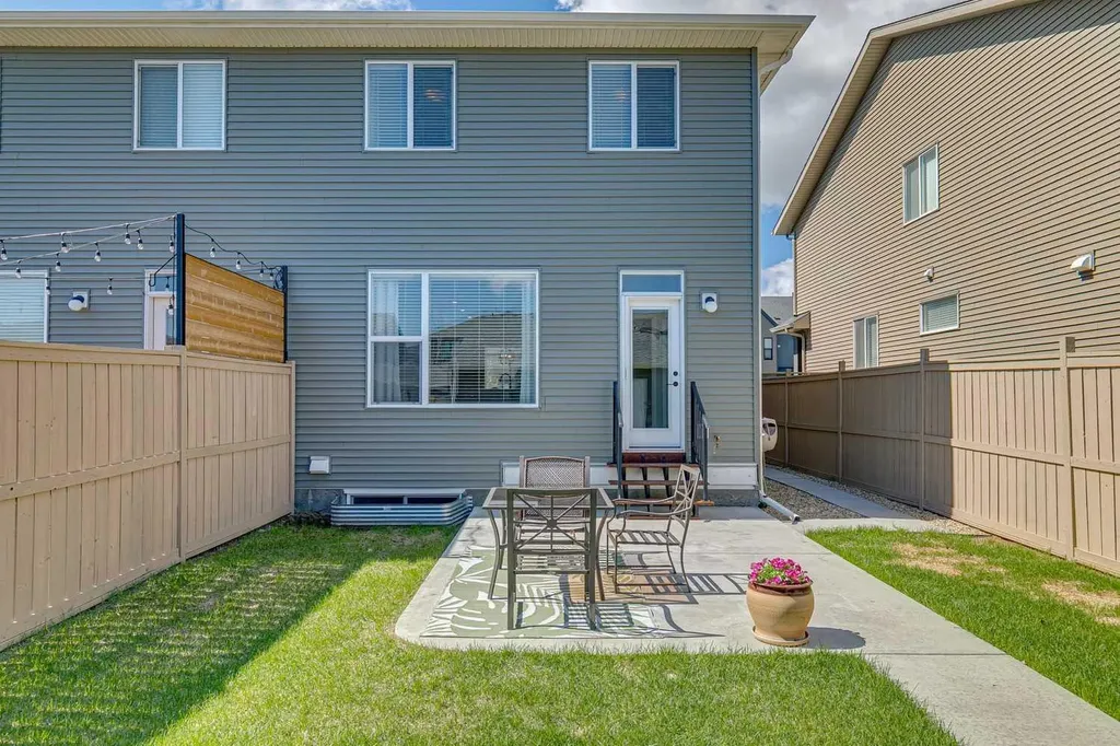 43 Willow Crescent Okotoks AB T1S 5S1