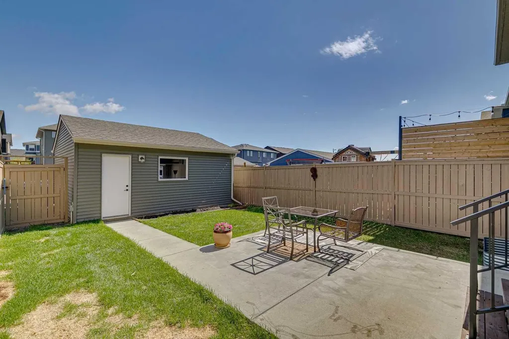 43 Willow Crescent Okotoks AB T1S 5S1