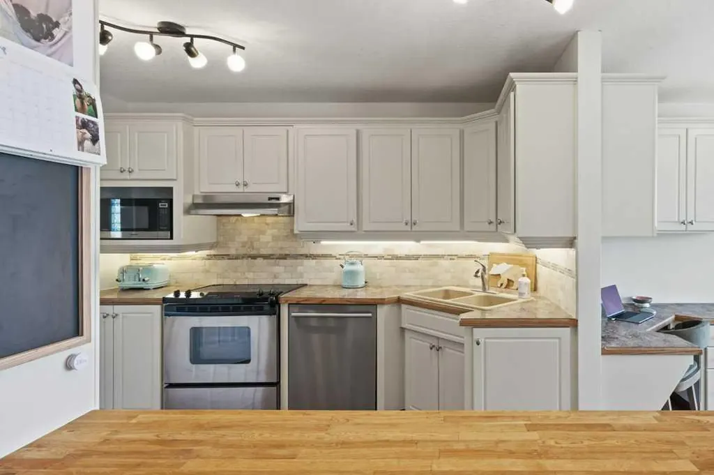 71 Green Meadow Drive Strathmore AB T1P 1L3