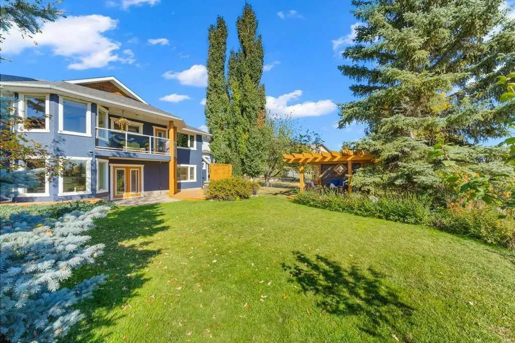 71 Green Meadow Drive Strathmore AB T1P 1L3