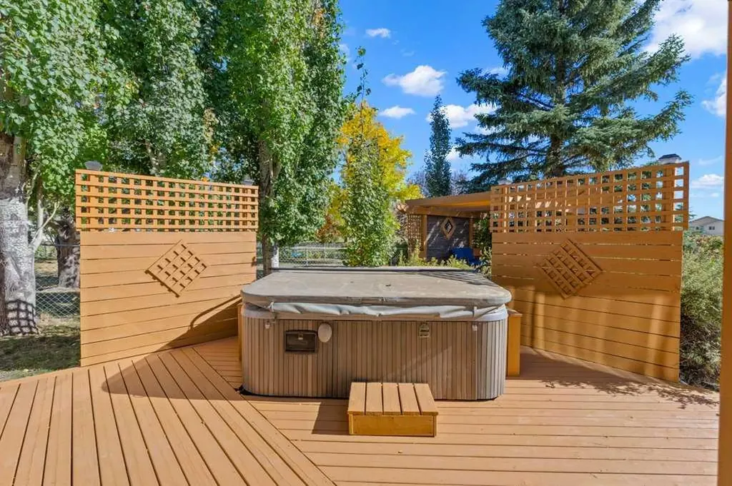 71 Green Meadow Drive Strathmore AB T1P 1L3