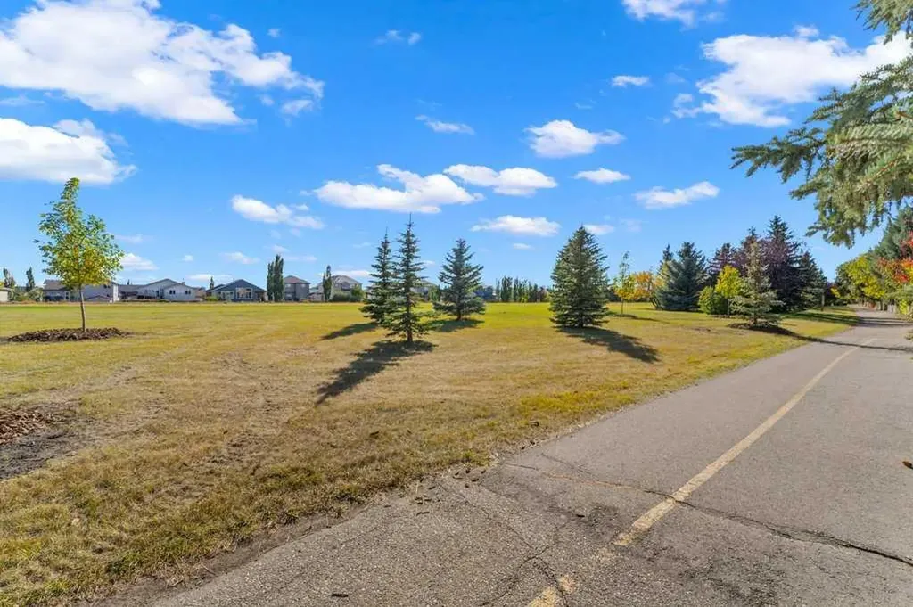 71 Green Meadow Drive Strathmore AB T1P 1L3