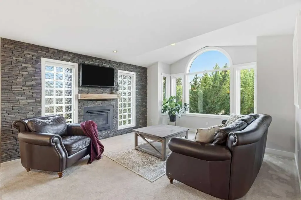 71 Green Meadow Drive Strathmore AB T1P 1L3