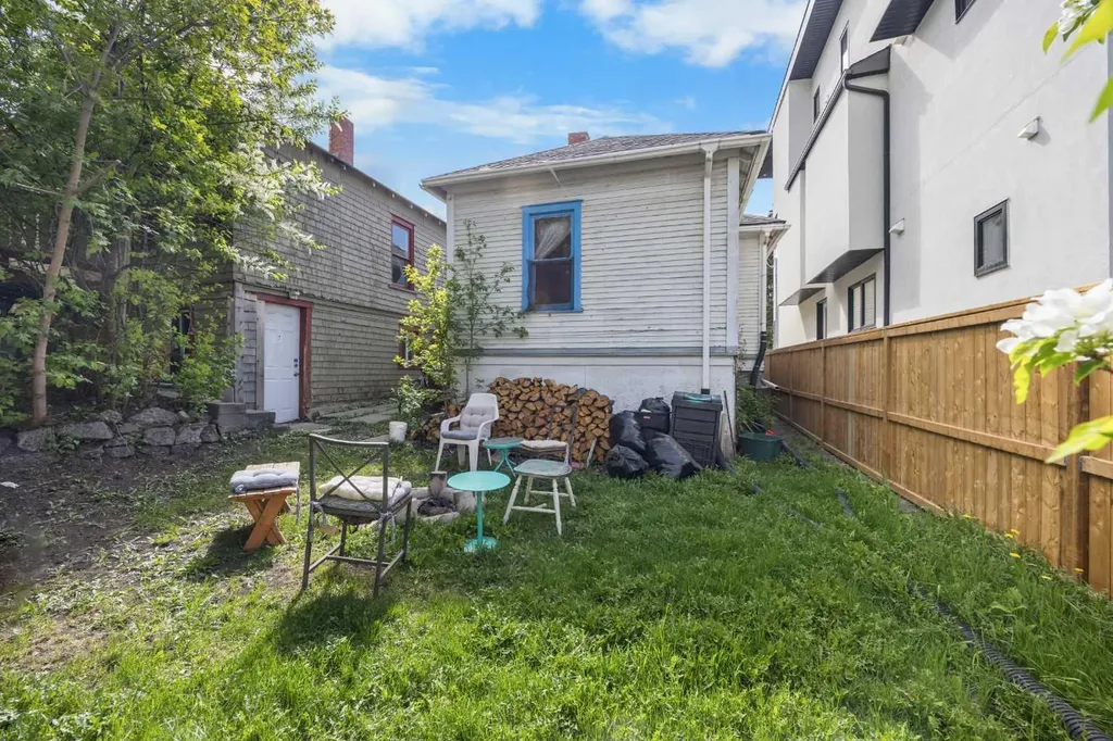 2520 16b Street SW Calgary AB T2T 4L9