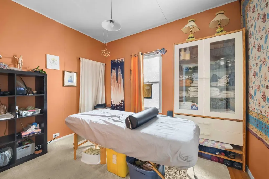 2520 16b Street SW Calgary AB T2T 4L9