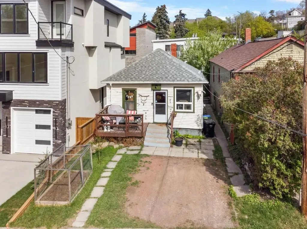 2520 16b Street SW Calgary AB T2T 4L9