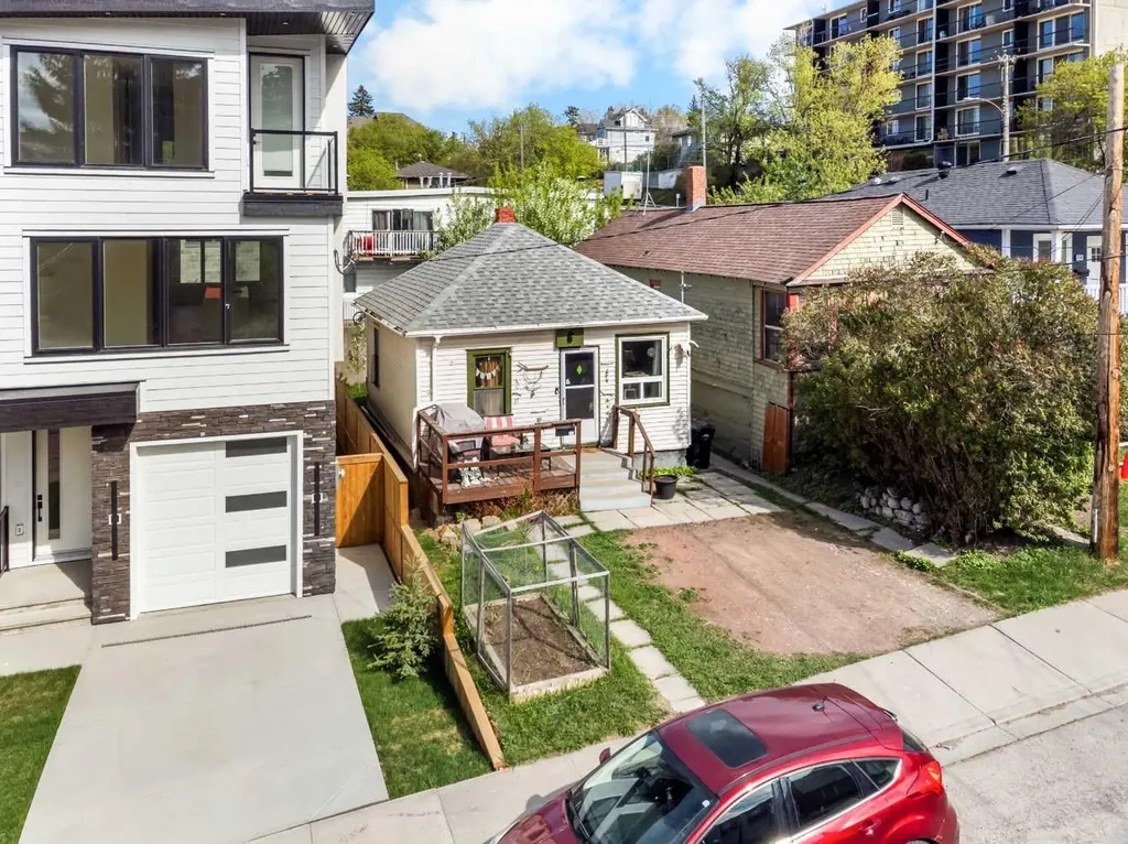 2520 16b Street SW Calgary AB T2T 4L9
