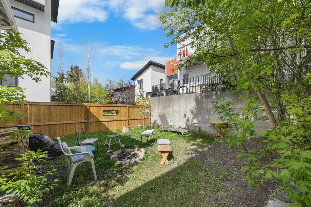 2520 16b Street SW Calgary AB T2T 4L9