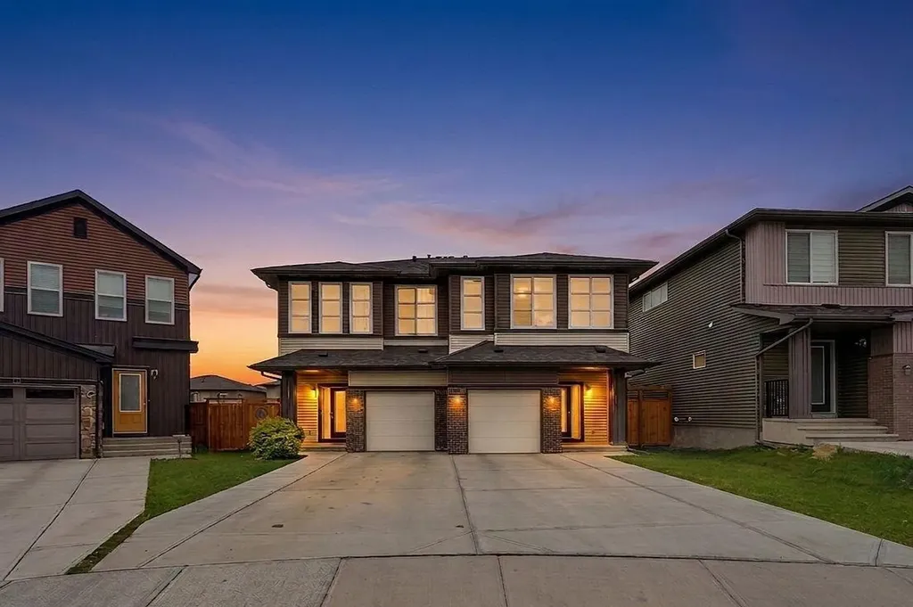 121 Carringvue Park NW Calgary AB T3P 1L1