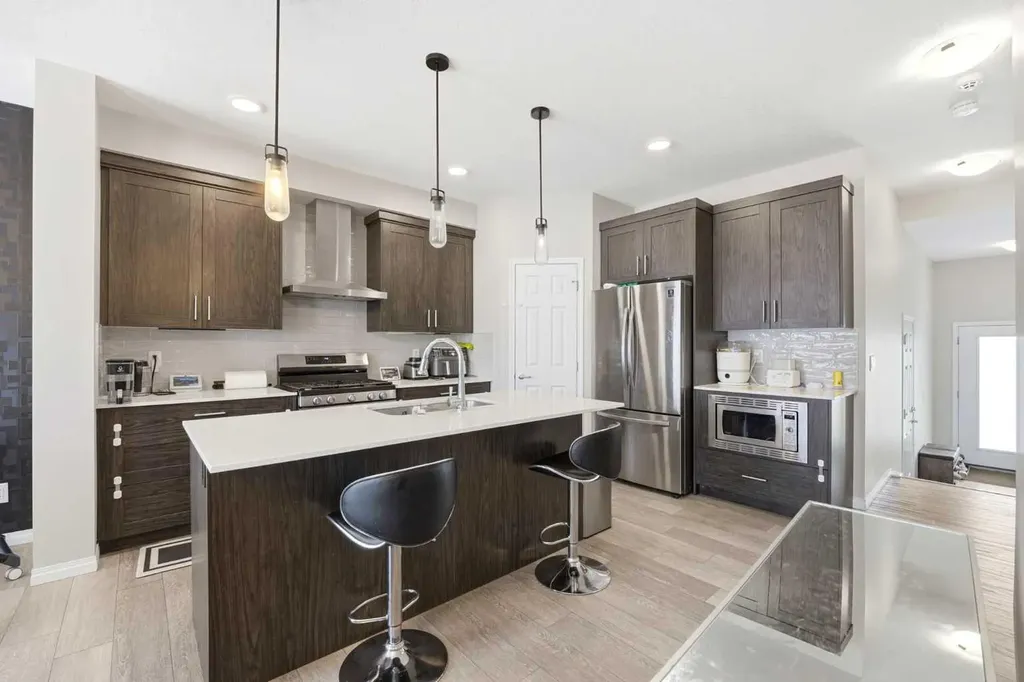 121 Carringvue Park NW Calgary AB T3P 1L1