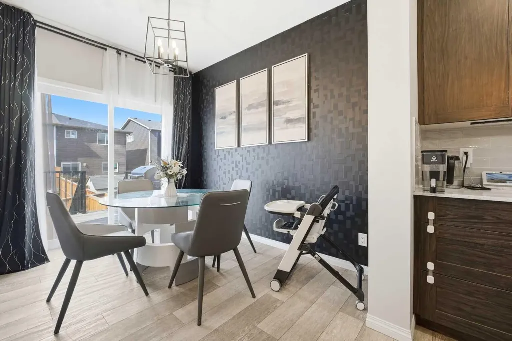 121 Carringvue Park NW Calgary AB T3P 1L1