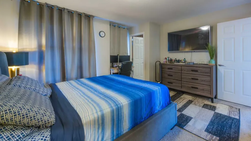 121 Carringvue Park NW Calgary AB T3P 1L1