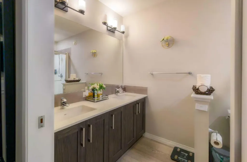 121 Carringvue Park NW Calgary AB T3P 1L1