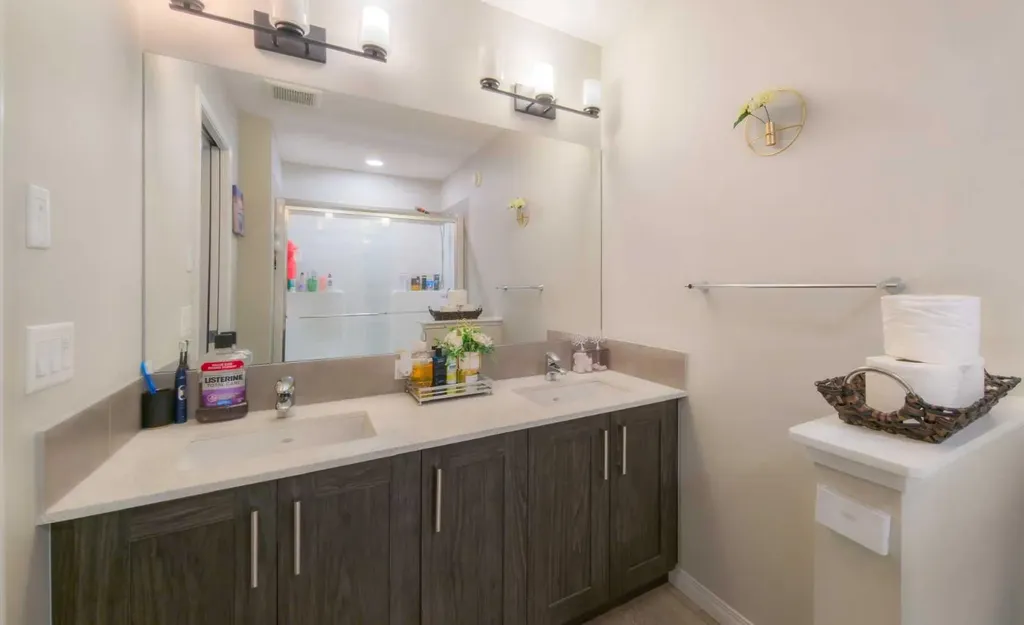 121 Carringvue Park NW Calgary AB T3P 1L1