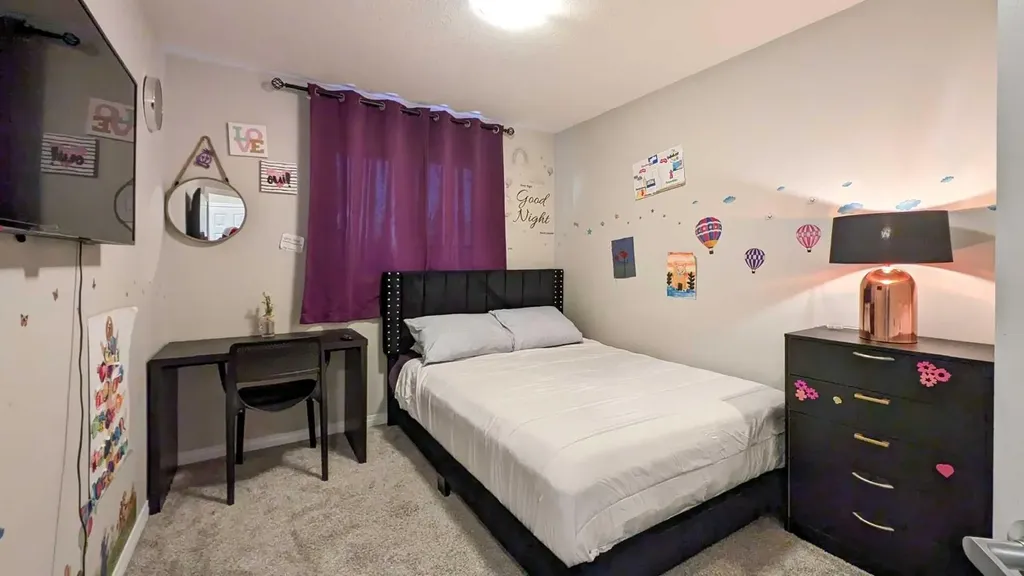 121 Carringvue Park NW Calgary AB T3P 1L1