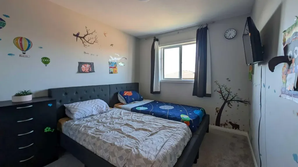 121 Carringvue Park NW Calgary AB T3P 1L1