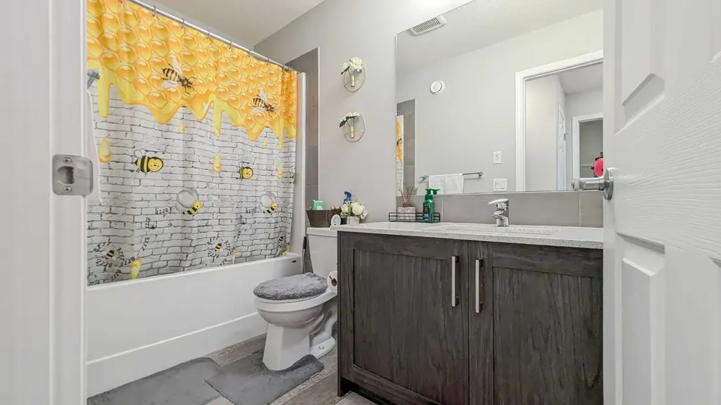 121 Carringvue Park NW Calgary AB T3P 1L1