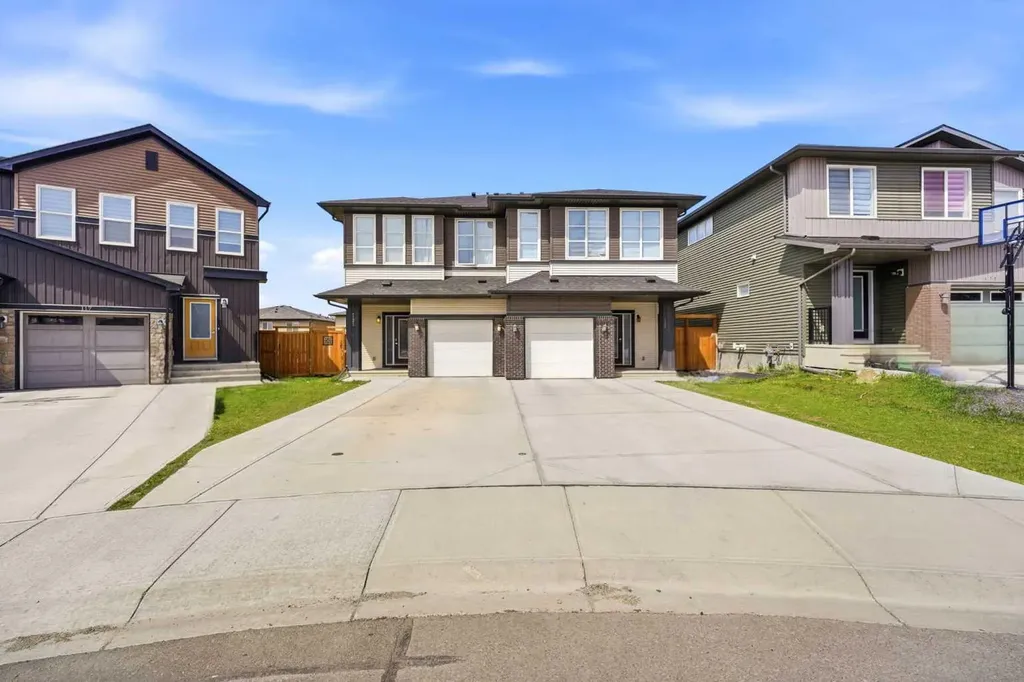 121 Carringvue Park NW Calgary AB T3P 1L1