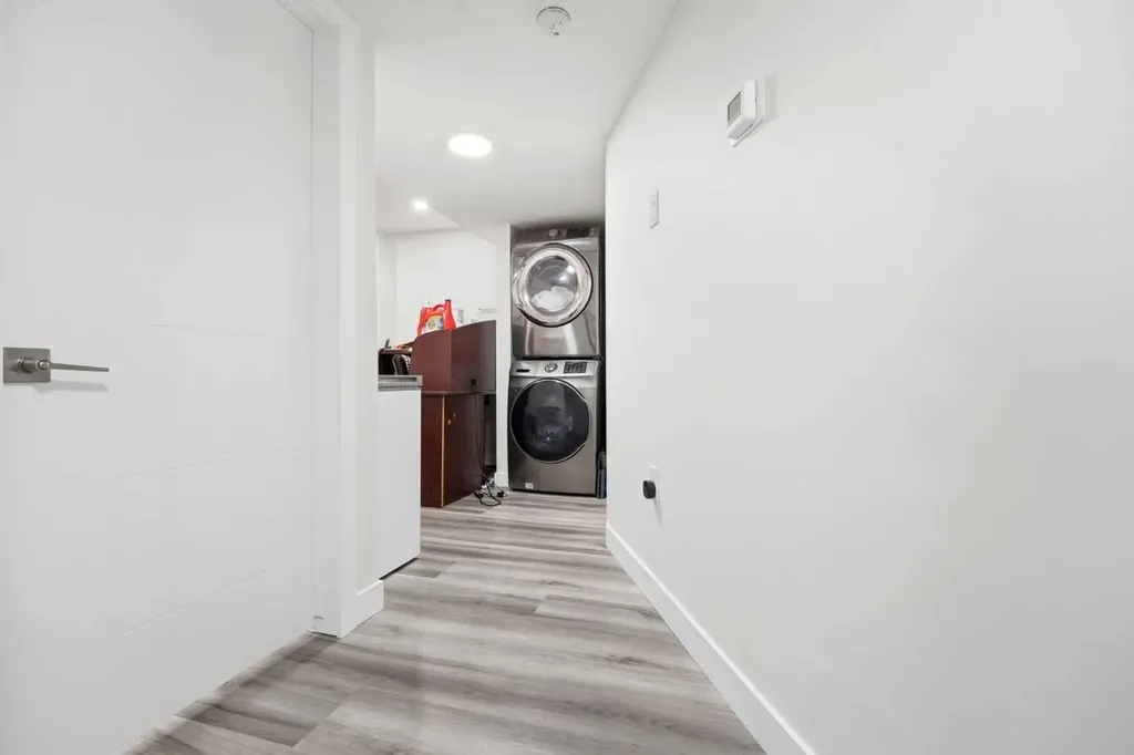 121 Carringvue Park NW Calgary AB T3P 1L1