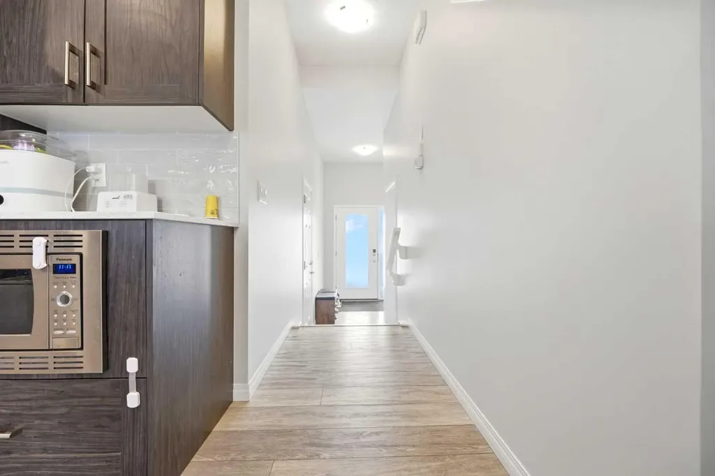 121 Carringvue Park NW Calgary AB T3P 1L1