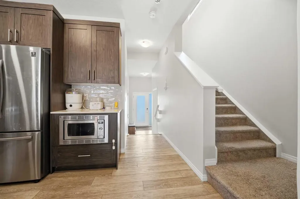121 Carringvue Park NW Calgary AB T3P 1L1
