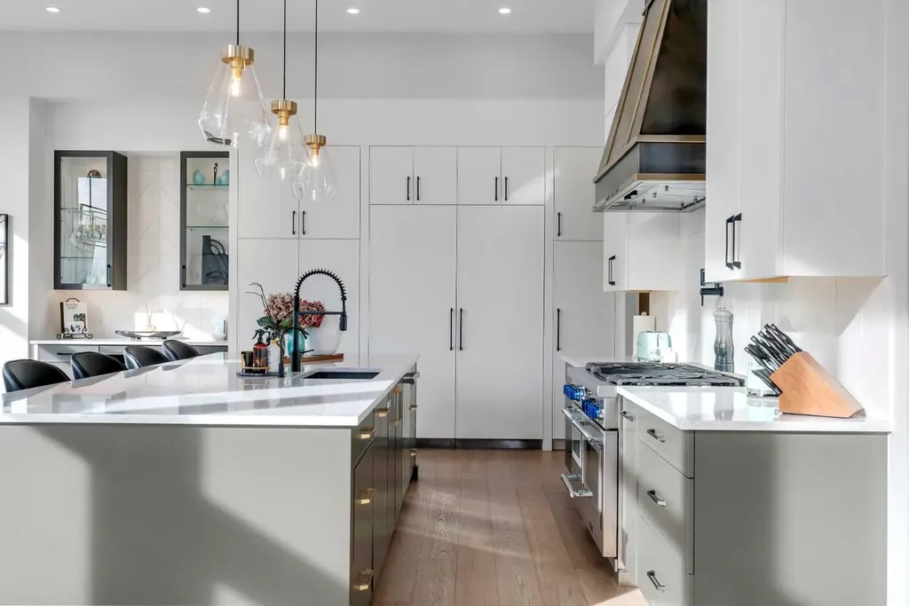 100 Elkton Close SW Calgary AB T3H 1W6