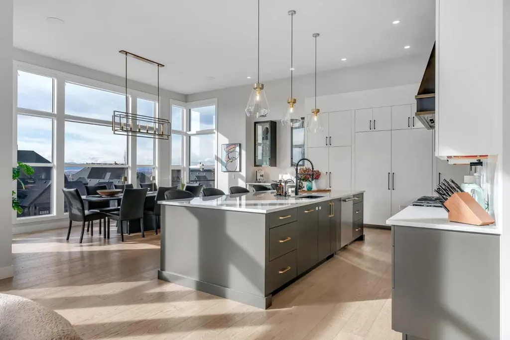 100 Elkton Close SW Calgary AB T3H 1W6
