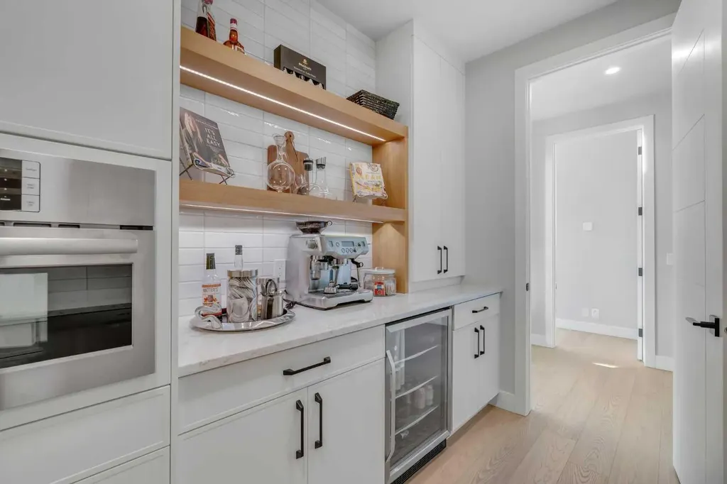 100 Elkton Close SW Calgary AB T3H 1W6