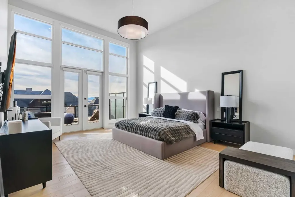 100 Elkton Close SW Calgary AB T3H 1W6