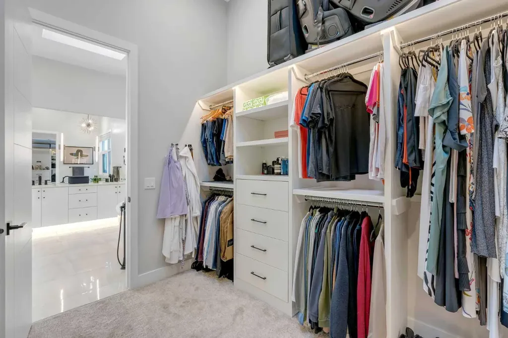 100 Elkton Close SW Calgary AB T3H 1W6