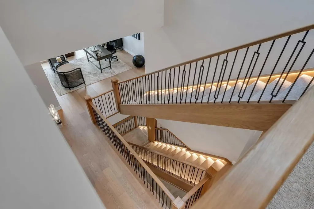 100 Elkton Close SW Calgary AB T3H 1W6