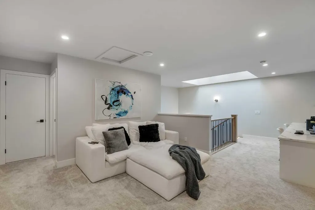 100 Elkton Close SW Calgary AB T3H 1W6