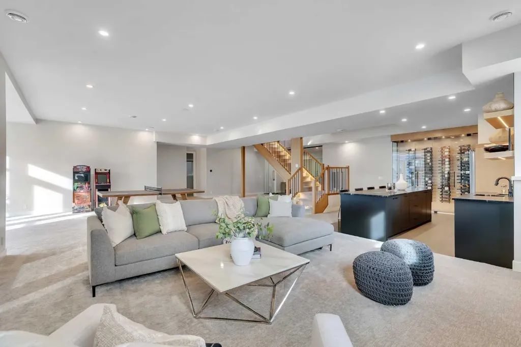 100 Elkton Close SW Calgary AB T3H 1W6