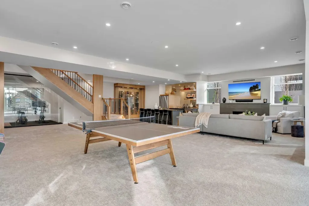 100 Elkton Close SW Calgary AB T3H 1W6