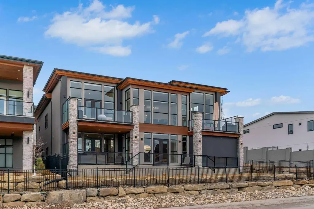 100 Elkton Close SW Calgary AB T3H 1W6