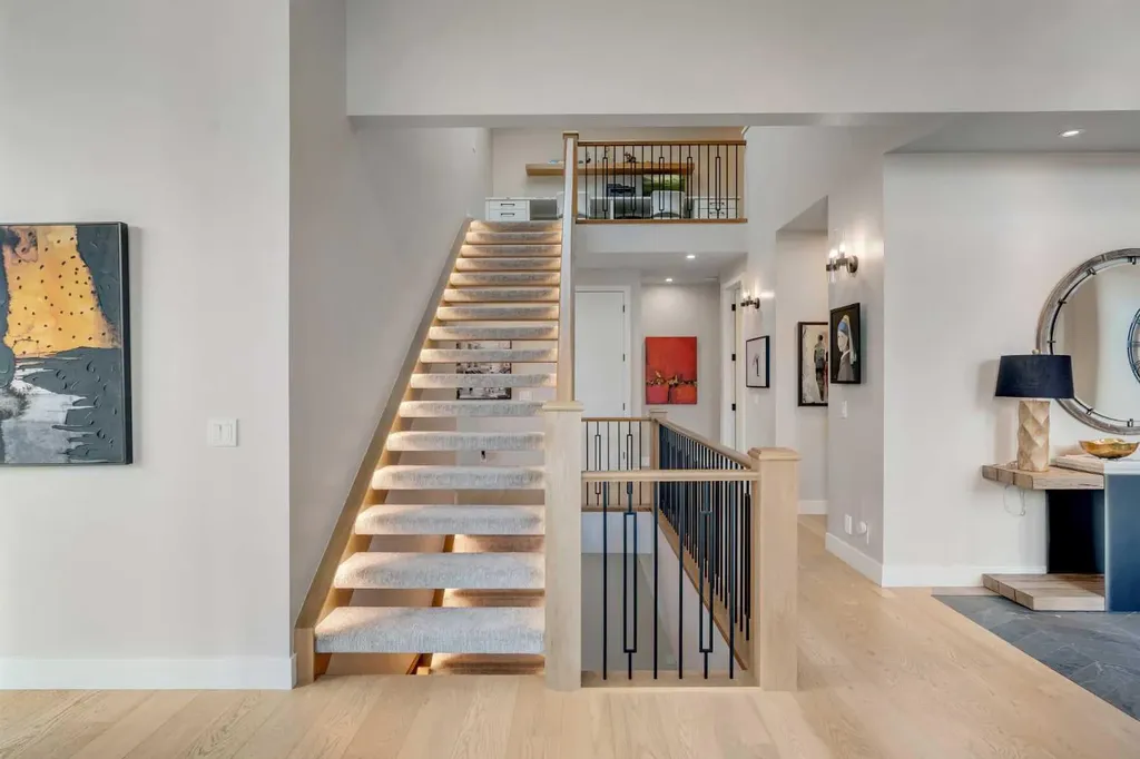 100 Elkton Close SW Calgary AB T3H 1W6