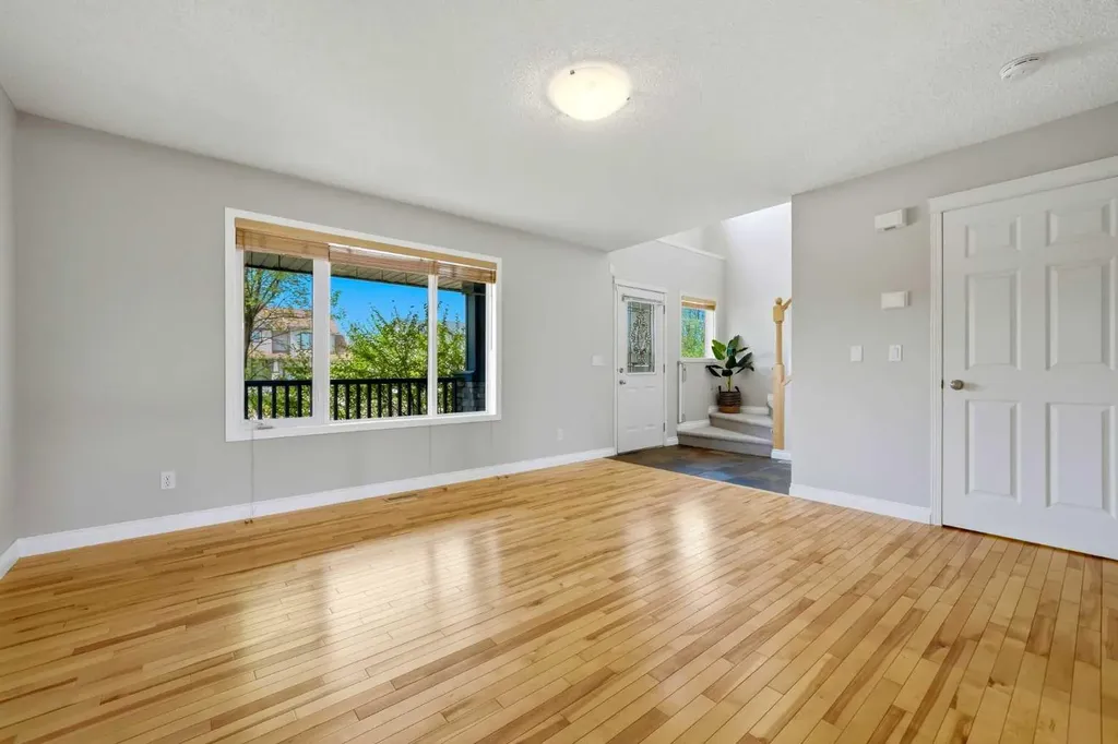 68 Mckinnon Street Langdon AB T0J 1X2