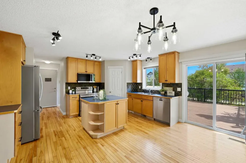 68 Mckinnon Street Langdon AB T0J 1X2