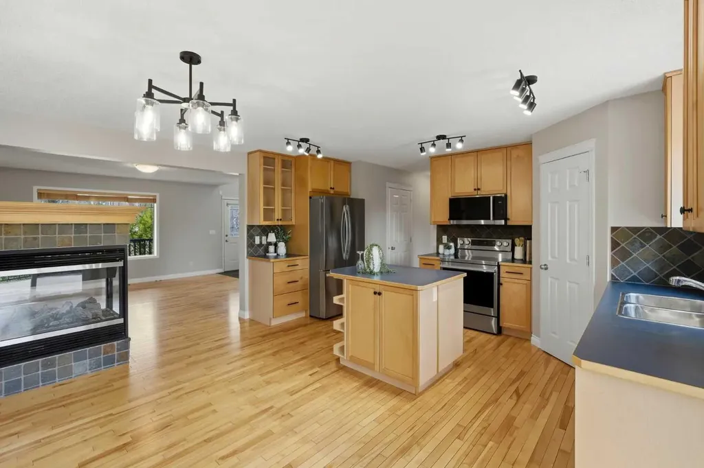68 Mckinnon Street Langdon AB T0J 1X2