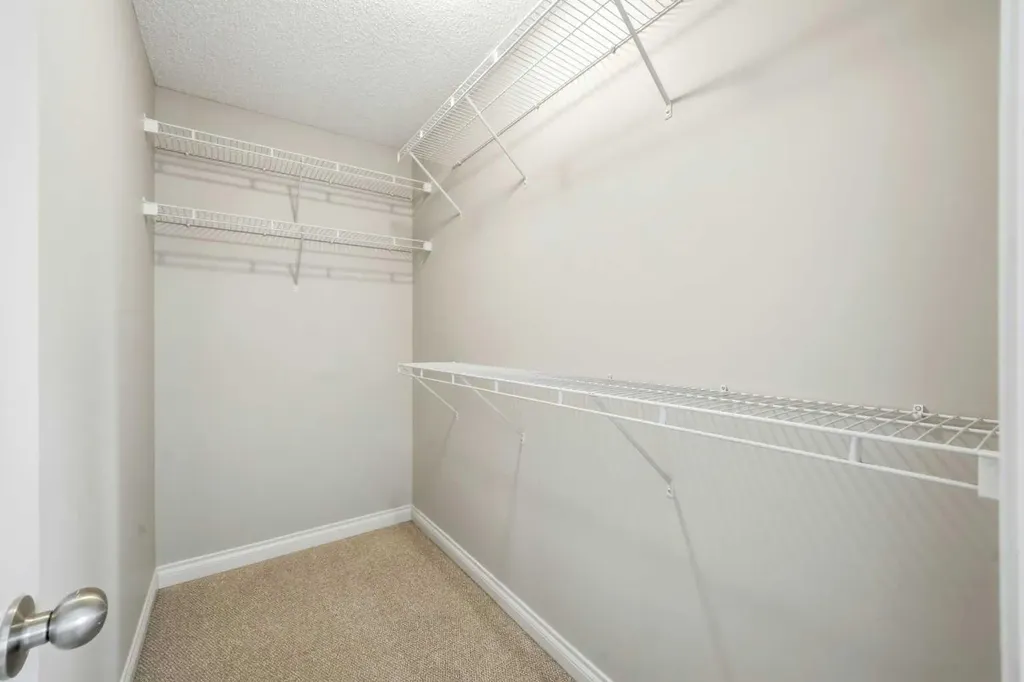 68 Mckinnon Street Langdon AB T0J 1X2