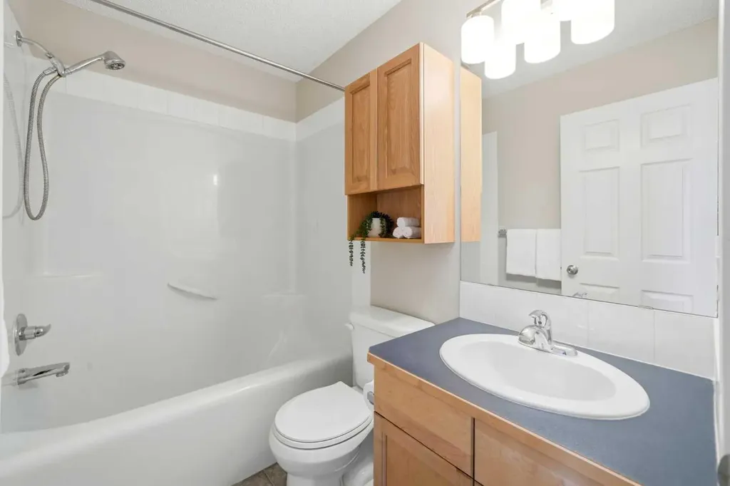 68 Mckinnon Street Langdon AB T0J 1X2