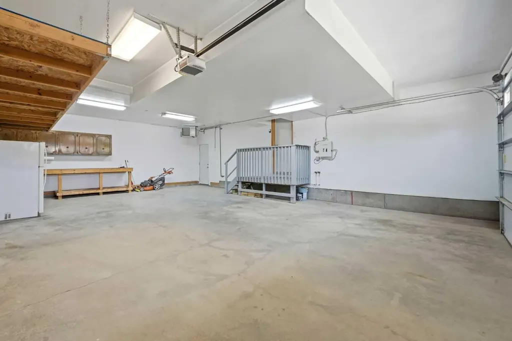 68 Mckinnon Street Langdon AB T0J 1X2