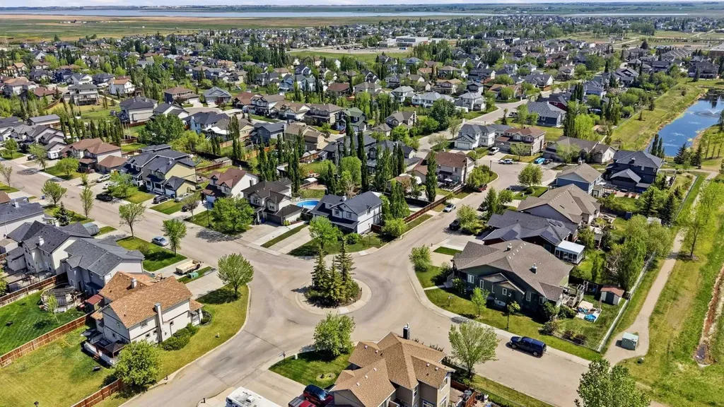 68 Mckinnon Street Langdon AB T0J 1X2