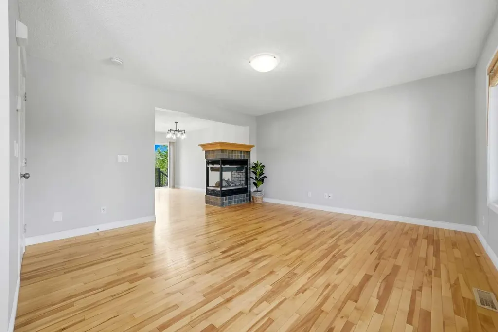 68 Mckinnon Street Langdon AB T0J 1X2